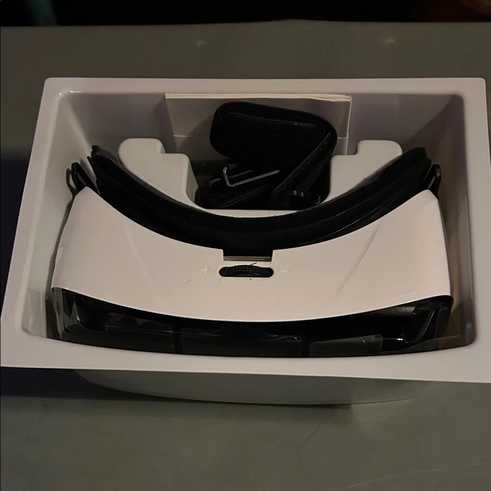 Samsung Gear VR Headset - Black and Gray